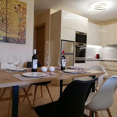 Bella Casa Apartment Nea Peramos  Ngoại thất bức ảnh